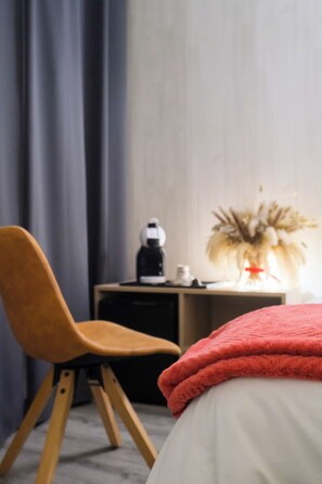 Ropa de cama de alta calidad, cubrecamas y escritorio 