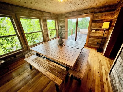 LESTER RIVER PINES Home • Privacy • Sauna • Pond • River • Dog Friendly