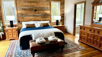 6 sovrum, vÀrdeförvaringsskÄp pÄ rummet och skrivbord