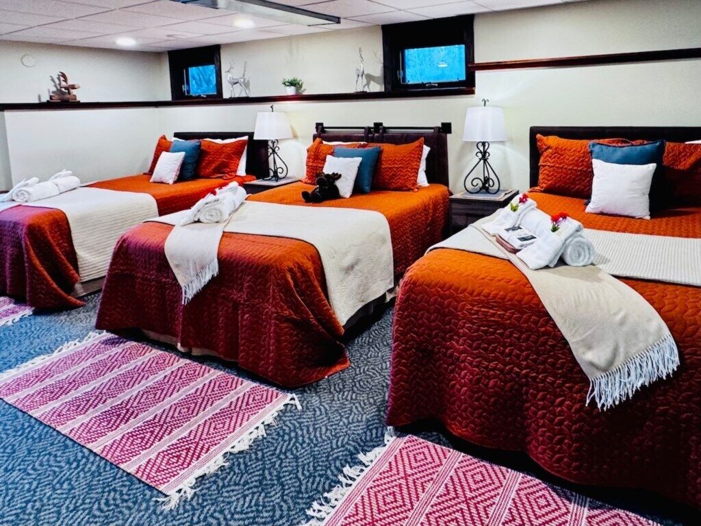 6 chambres, coffres-forts dans les chambres, bureau