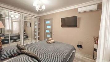 Työpöytä, silitysrauta/-lauta