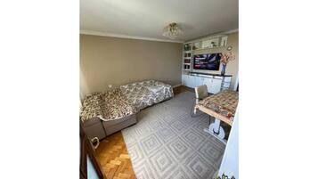 Escrivaninha, ferros/tábuas de passar roupa