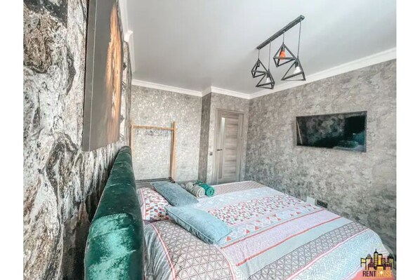 Schreibtisch, Bügeleisen/Bügelbrett