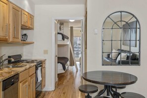 1 bedroom, WiFi, bed sheets - River Location! 2 blocks to lift 7 & to the Gondola (rare to find) (Telluride)
