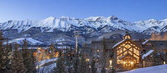 2BR Mountain Lodge Luxury Skiin/out Best Amenities