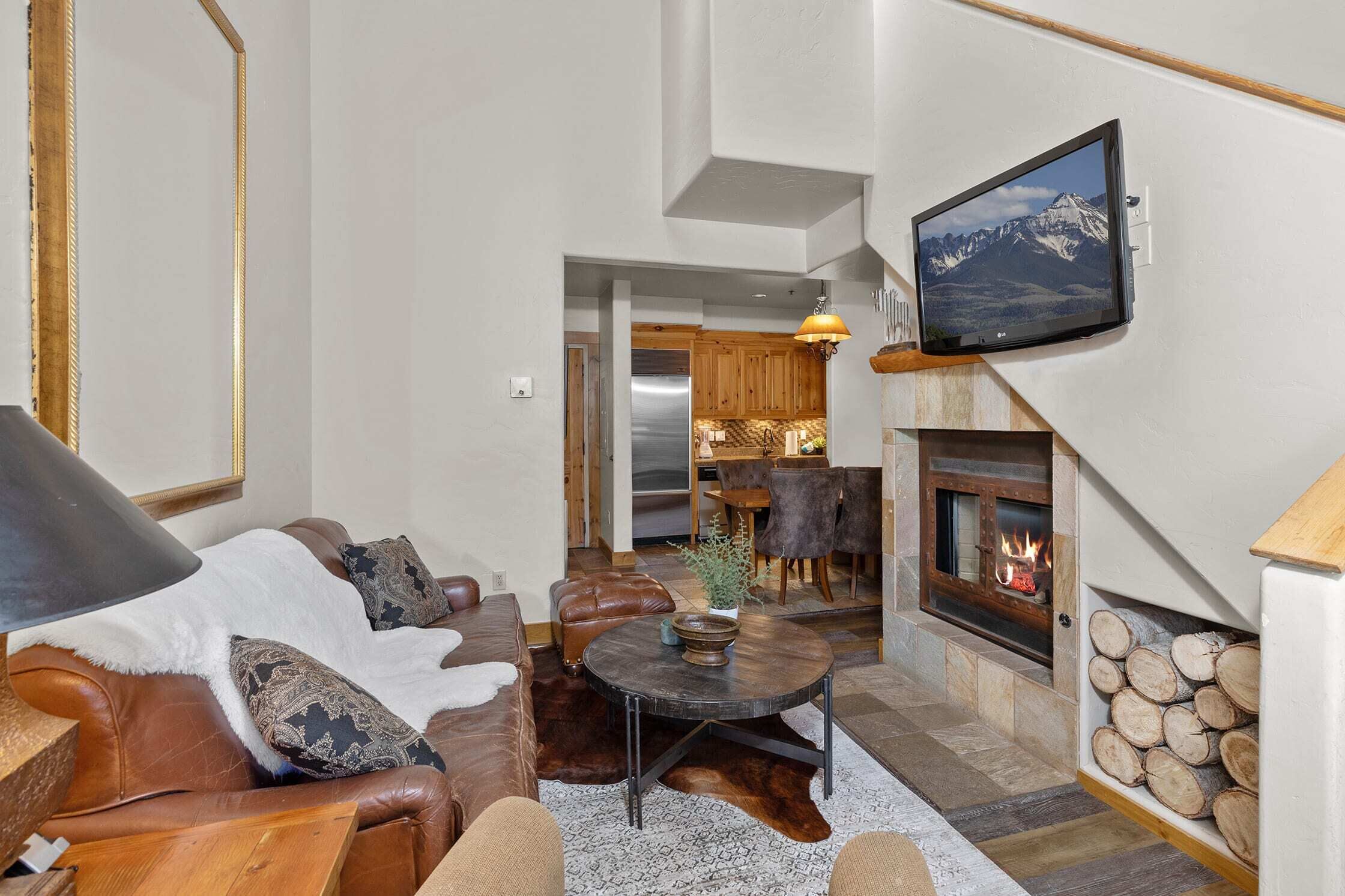TV, fireplace