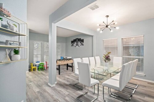 Modern & Spacious 4BR/3BA Home Near Downtown McKinney