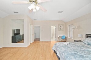 4 bedrooms, iron/ironing board, WiFi, bed sheets - Stylish Modern House  4BR/3BA  Home in McKinney (McKinney)