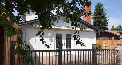 Northbank Loft: Hot tub and 1 mile from Autzen