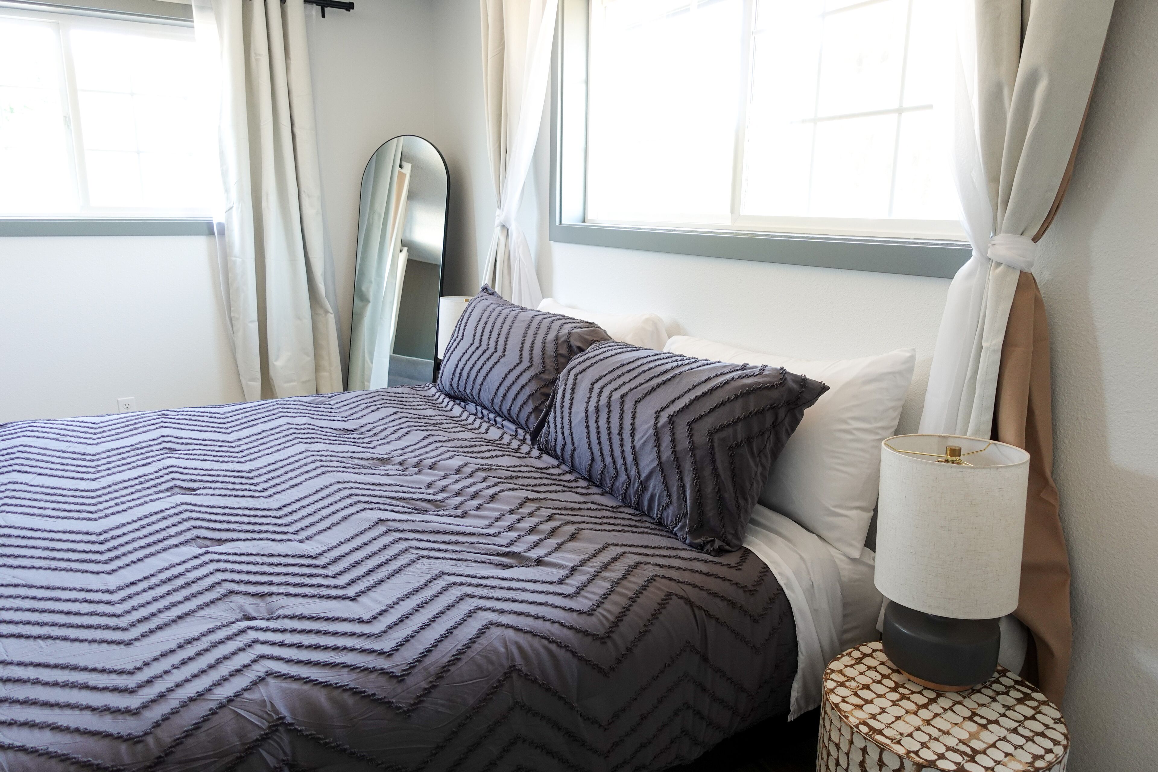 1 bedroom, desk, WiFi, bed sheets