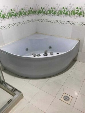 تجهيزات دش، مناشف، صابون، شامبو