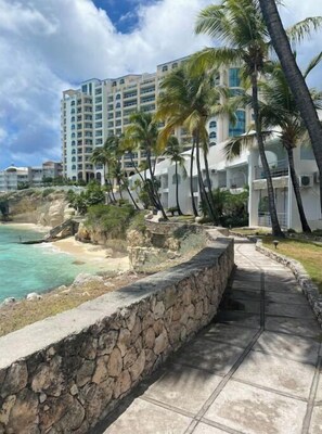 Property grounds - Oceanfront, 4 balcony condo: Stunning Sunsets (Sint Maarten)