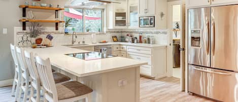 Fridge, microwave, stovetop, dishwasher