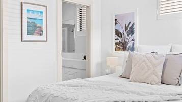 3 bedrooms, desk, iron/ironing board, WiFi