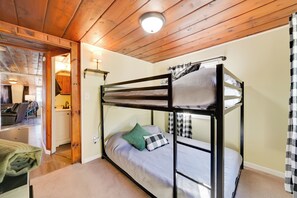 2 Schlafzimmer, Schreibtisch, Bügeleisen/Bügelbrett, Internetzugang