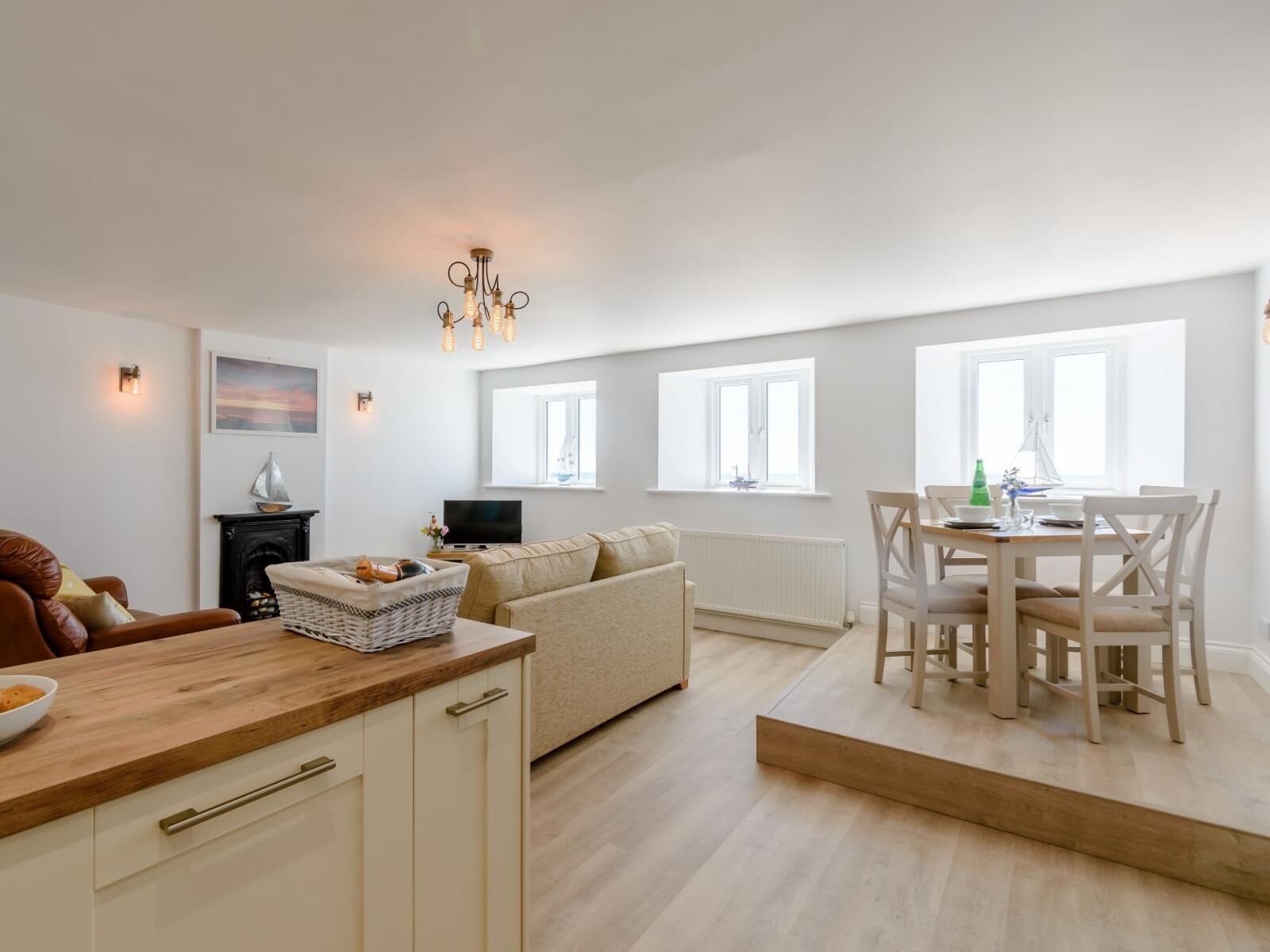 Fully Furnished Self Contained Apartment - Eastbourne