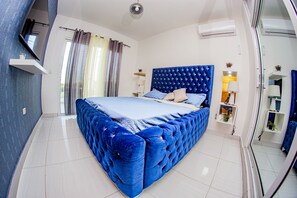 3 多间卧室、客房内保险箱、熨斗/熨衣板、免费 WiFi