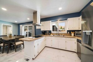 冷蔵庫、電子レンジ、コンロ、食器洗い機