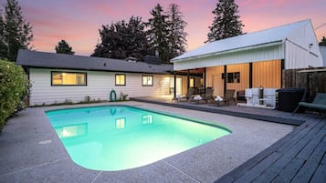 Outdoor pool, a heated pool