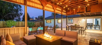 Sunny Pool & Hot Tub House