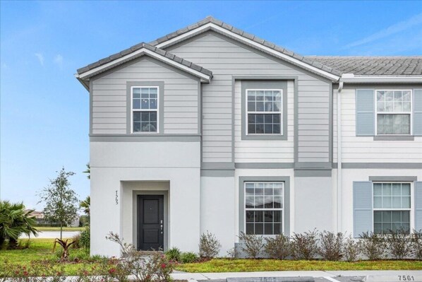 Exterior - 5 Bedroom/ 4.5 bathroom Solterra (7565 OS) (Davenport)