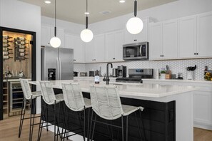 Coffee/tea maker, fridge, microwave, oven