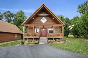 Exterior - Family Friendly Cabin features Pool, Hot Tub, Game Room, Pool Table, Wifi (Gatlinburg)
