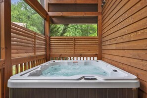 Outdoor spa tub - Family Friendly Cabin features Pool, Hot Tub, Game Room, Pool Table, Wifi (Gatlinburg)
