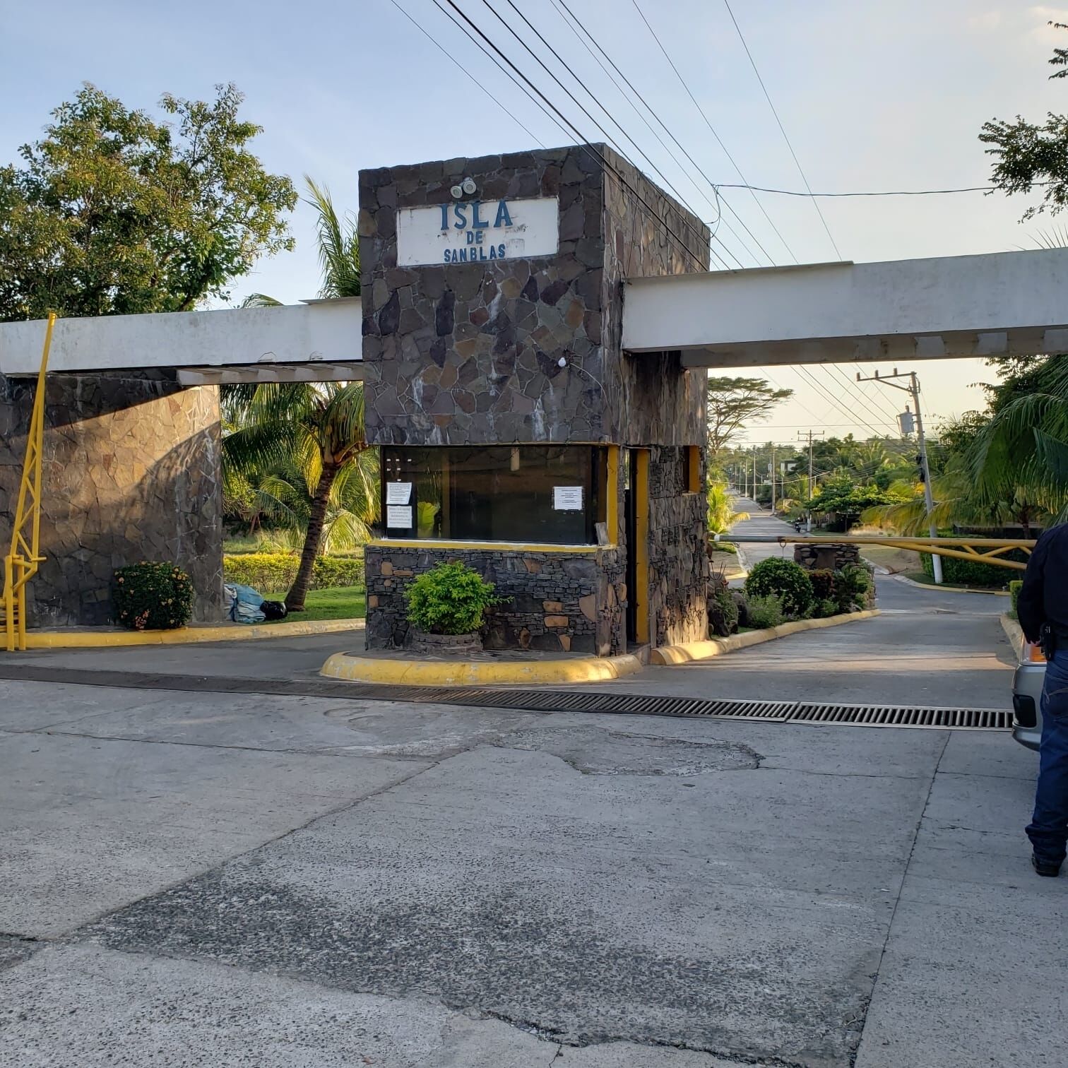 A stone building with a sign reading "ISLA DE SANBLAS".