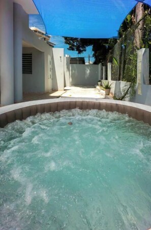 Baignoire à remous extérieure