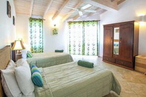 3 chambres, fer et planche à repasser, Wi-Fi, draps fournis