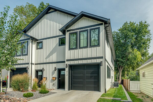 Exterior - Newly Built Downtown Townhome 2 (Bismarck)