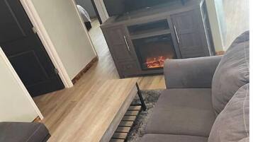 Télévision, cheminée