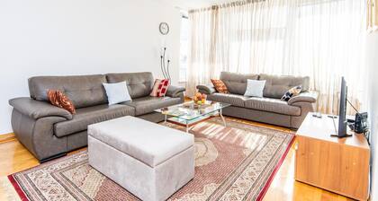 Modern 2BDR apartment in the center- FREE PARKING