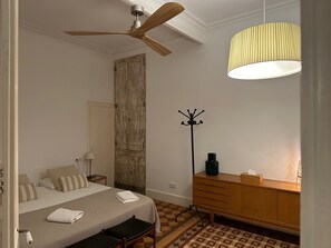 5 chambres, coffre-fort, fer et planche à repasser, lit de bébé portatif