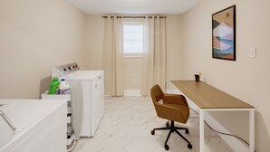Interior - Beautiful home minutes to Downtown and Midtown! (Memphis)