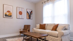 Smart TV - Beautiful home minutes to Downtown and Midtown! (Memphis)