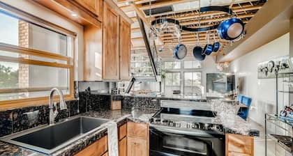 Old Town Loft Oasis With Amazing Rooftop Deck!