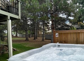 Property grounds - Couples Retreat With Hot Tub, Sauna and Steam Room (Fort Collins)