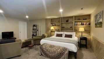 Apartment, 1 King Bed, Hot Tub, Garden View (579 Spindrift Ct Unit B) | 1 bedroom, free WiFi