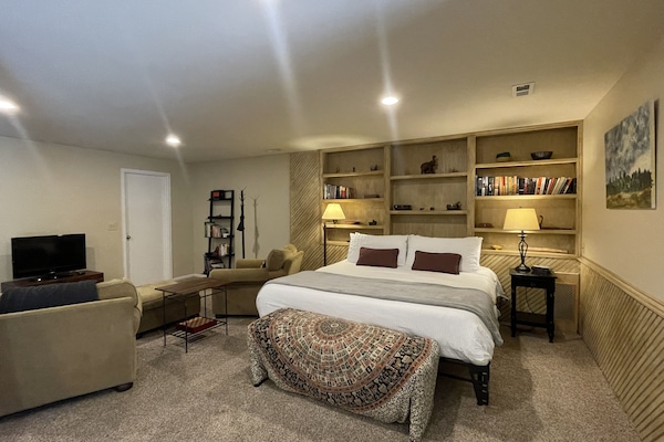 Apartment, 1 King Bed, Hot Tub, Garden View (579 Spindrift Ct Unit B) | 1 bedroom, free WiFi