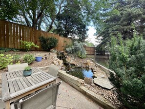 Property grounds - Couples Retreat With Hot Tub, Sauna and Steam Room (Fort Collins)