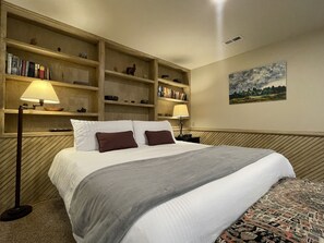 Appartement, 1 très grand lit, bain à remous, vue jardin (579 Spindrift Ct Unit B)