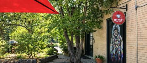 Appartement, Plusieurs lits, cuisine, vue sur le jardin (915 23rd St - Upper) | Terrain de lâhĂ©bergement