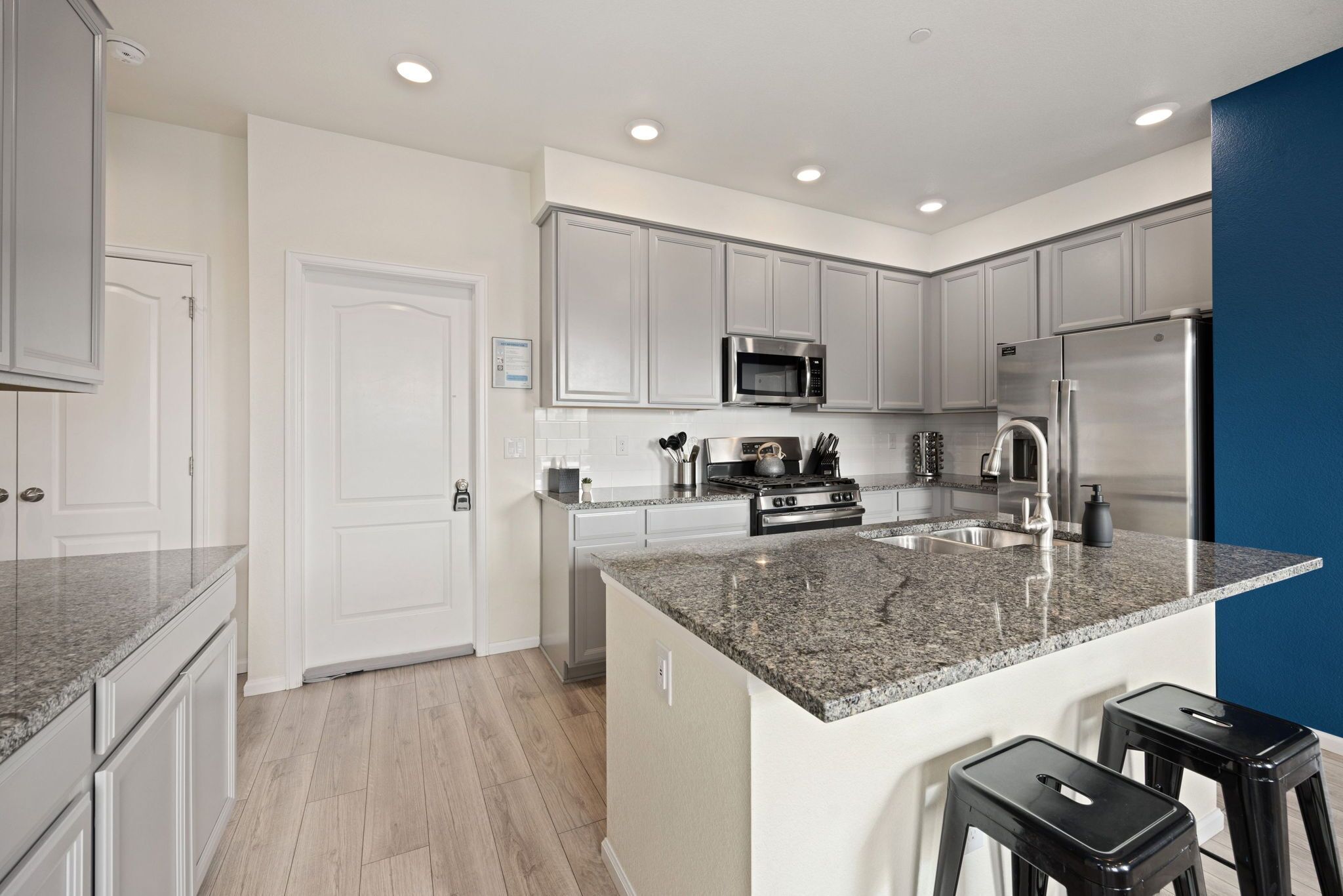 House, Multiple Beds, Patio, Garden View (303 Zeppelin Way) | Private kitchen | Fridge, microwave, oven, stovetop