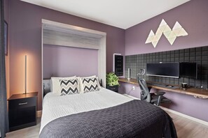 House, Multiple Beds, Patio, Garden View (303 Zeppelin Way) | 4 bedrooms, individually decorated, individually furnished, desk