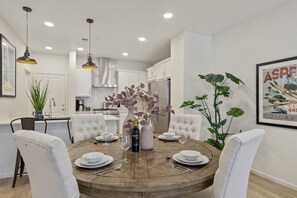 Maison, Plusieurs lits, patio, vue sur le jardin (2838 Barnstormer St Unit #3) | Restauration
