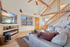Living area - Rustic Mtn Home Near Marina | Lake & City Views! (Fort Collins)