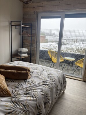 1 bedroom, free WiFi, bed sheets - The Eddy Lodge, a tiny house with a view of nature and a Nordic bath (Neufchâteau)