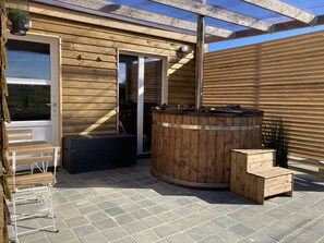 Terrace/patio - The Eddy Lodge, a tiny house with a view of nature and a Nordic bath (Neufchâteau)